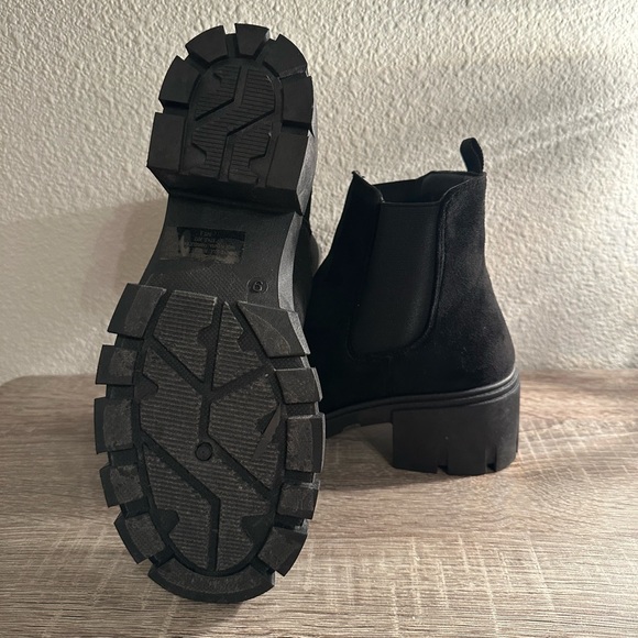 Charlotte Russe Platform Boots - Picture 5 of 6